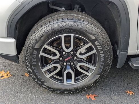 Used 2022 GMC Sierra 1500 AT4 w/ Technology Package image 10