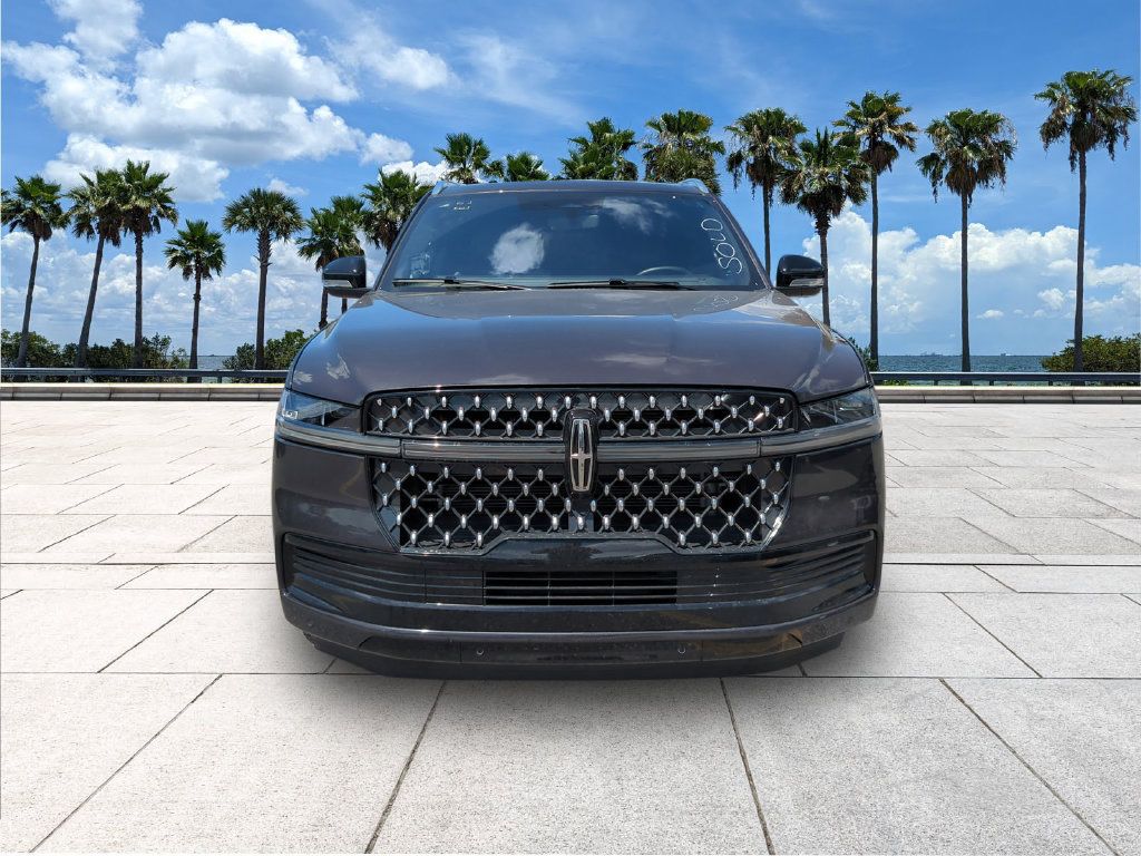 Used 2025 Lincoln Navigator Black Label AWD/4WD image 3