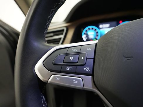 Used 2024 Volkswagen Atlas SE AWD/4WD image 19
