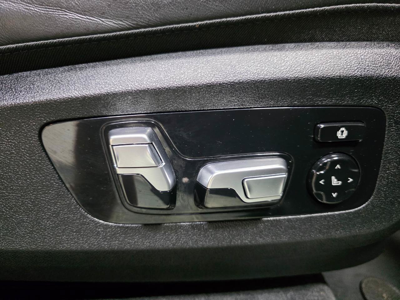 Used 2020 BMW X5 M50i w/ Executive Package AWD/4WD image 33