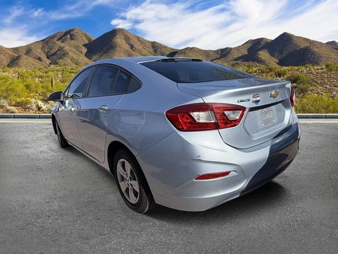 Used 2018 Chevrolet Cruze LS FWD image 4