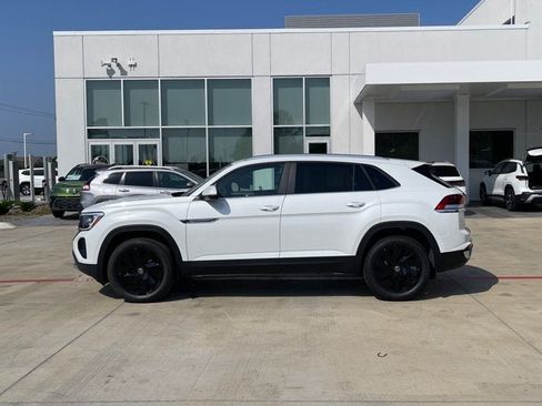 New 2026 Volkswagen Atlas Cross Sport SE FWD image 3