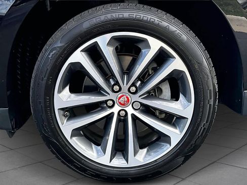 Used 2019 Jaguar F-PACE Premium image 10