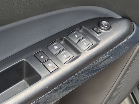 Used 2022 Chevrolet Colorado Z71 AWD/4WD image 15