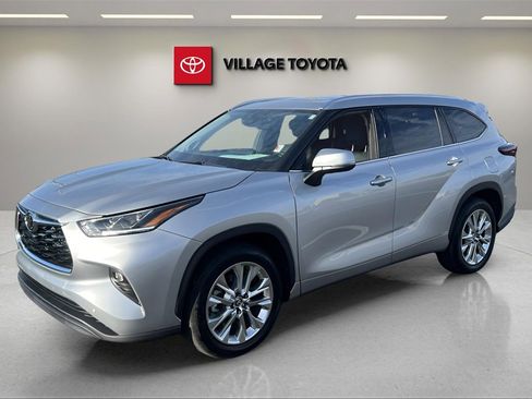 Certified 2025 Toyota Highlander Limited image 1