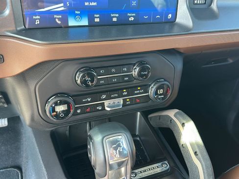 Used 2024 Ford Bronco Outer Banks image 16