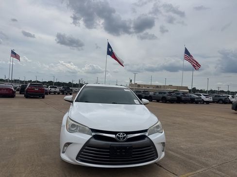 Used 2017 Toyota Camry SE FWD image 5