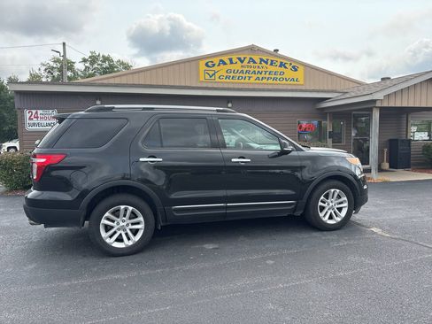 Used 2014 Ford Explorer XLT w/ Equipment Group 202A AWD/4WD image 4