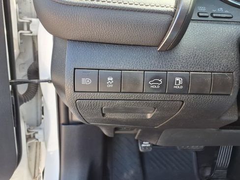Used 2020 Toyota Camry SE FWD image 20
