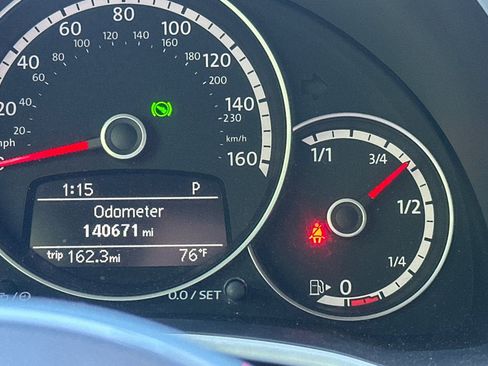 Used 2014 Volkswagen Beetle 1.8T FWD image 37