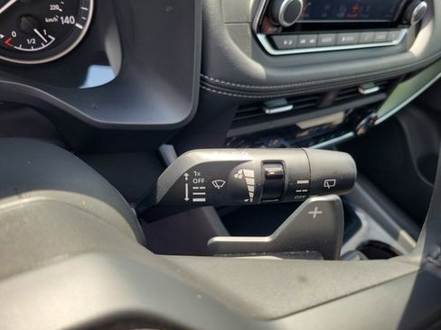 Used 2025 Nissan Rogue SV w/ SV Premium Package FWD image 25