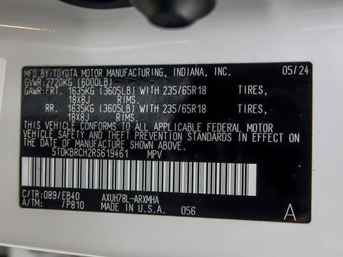 Used 2024 Toyota Highlander XLE AWD/4WD image 31