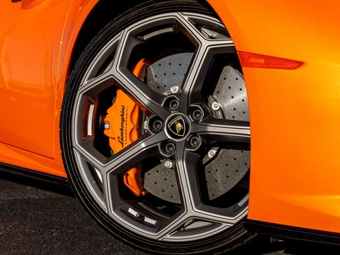 Used 2023 Lamborghini Huracan EVO RWD image 22