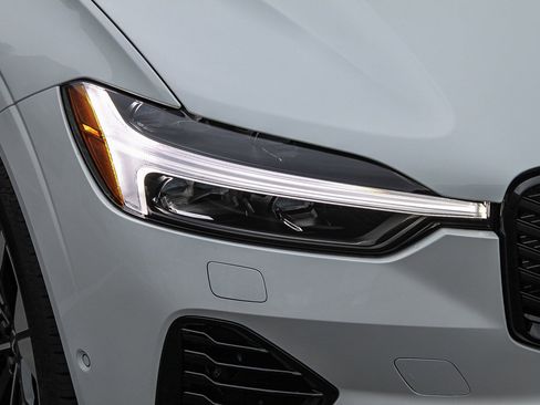 New 2026 Volvo XC60 T8 Plus w/ Protection Package Premier image 4