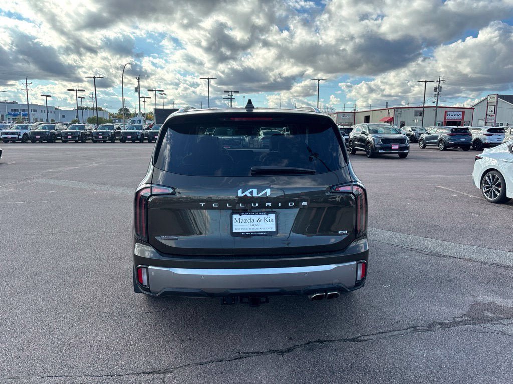 Used 2024 Kia Telluride SX Prestige w/ Towing Package AWD/4WD image 6