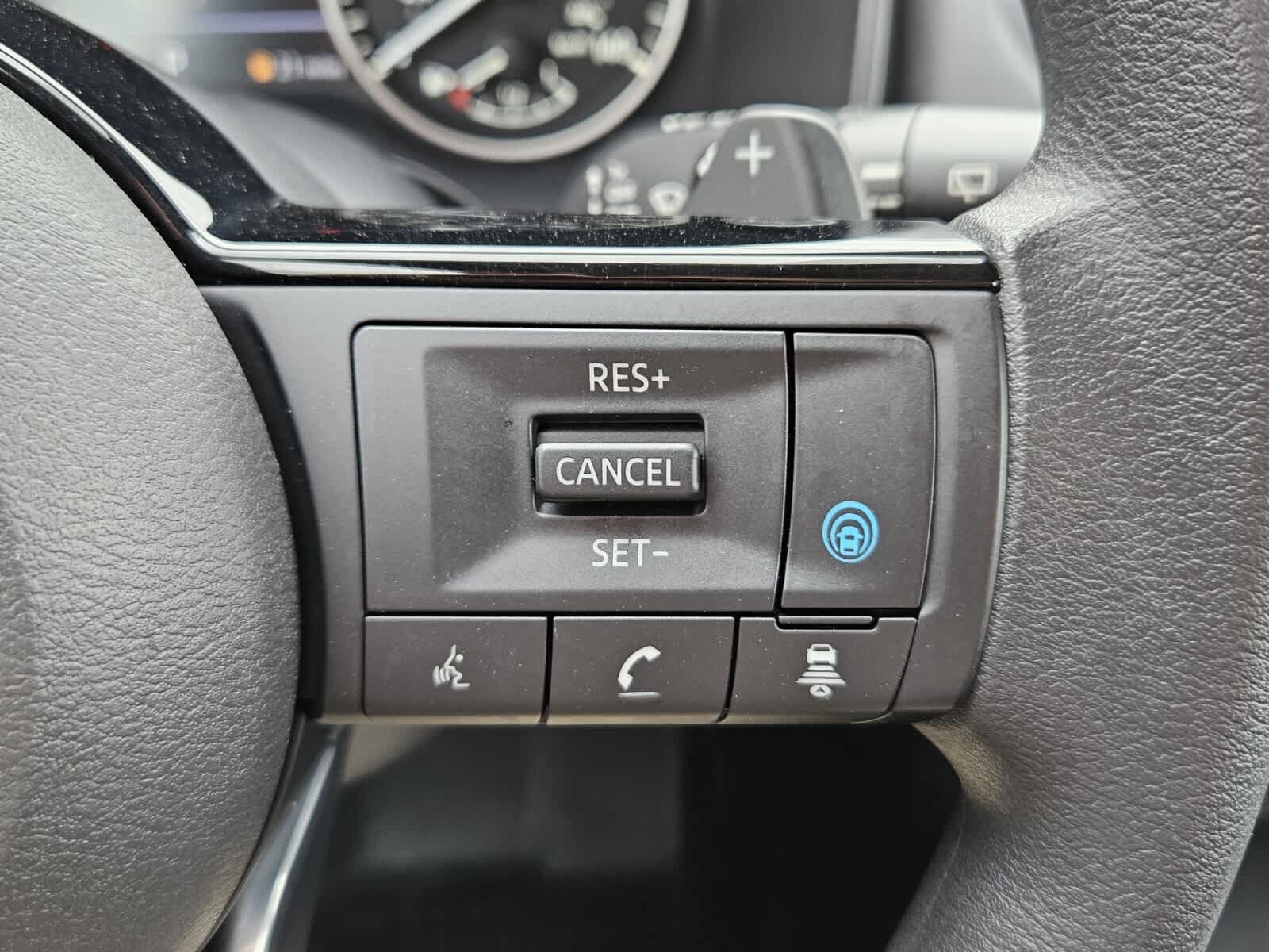 Used 2023 Nissan Rogue SV AWD/4WD image 13