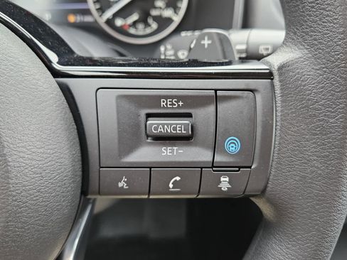 Used 2023 Nissan Rogue SV image 13