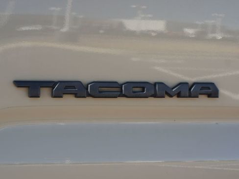 Used 2017 Toyota Tacoma SR5 w/ Tow Package image 17