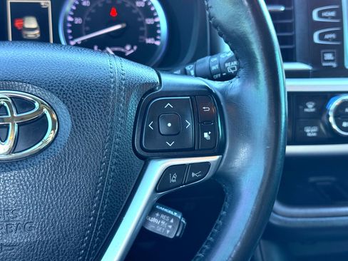 Used 2019 Toyota Highlander Limited image 28