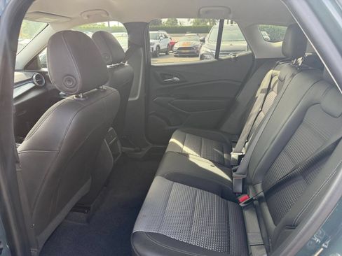 Used 2025 Chevrolet Trax LT FWD image 24