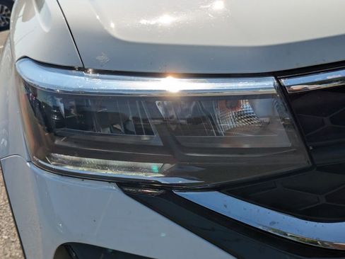 Used 2024 Volkswagen Taos SE image 10