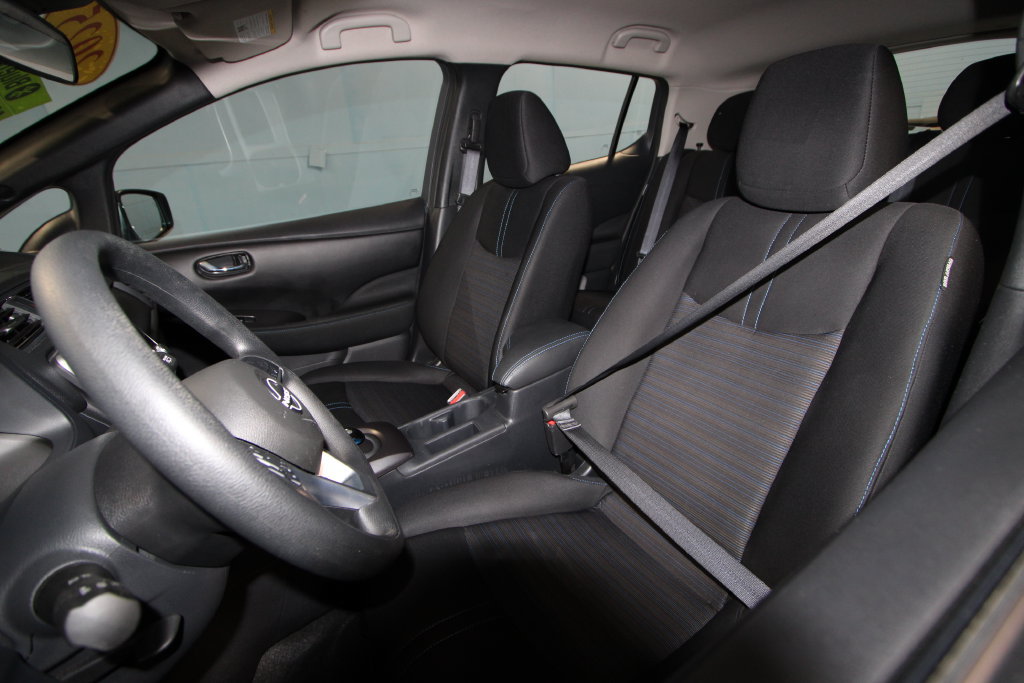 Used 2025 Nissan Leaf S FWD image 4