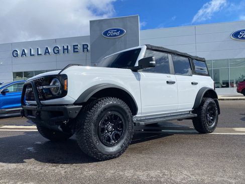 Used 2022 Ford Bronco Wildtrak image 16