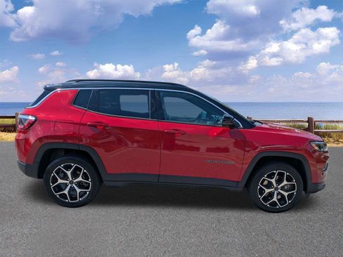 Certified 2025 Jeep Compass Limited AWD/4WD image 9