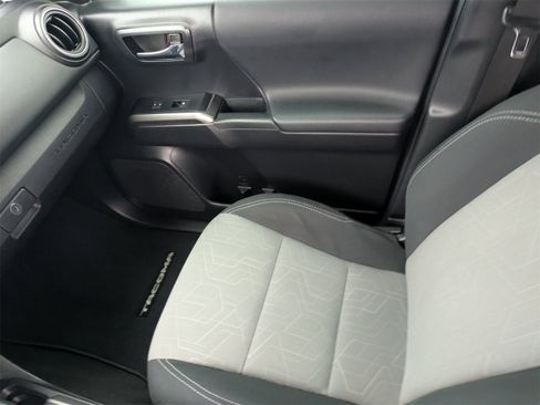 Used 2020 Toyota Tacoma TRD Sport w/ Phone Cable & Charge Package image 19