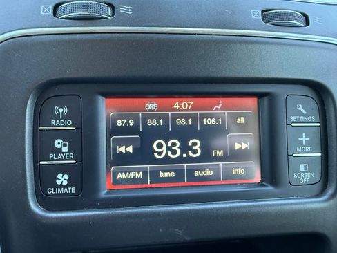 Used 2019 Dodge Journey SE image 13