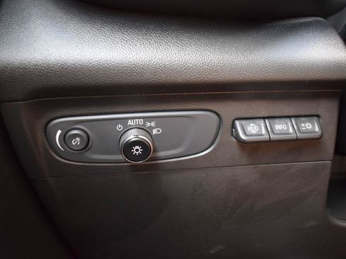 Used 2021 Buick Envision Essence w/ Technology Package I FWD image 19