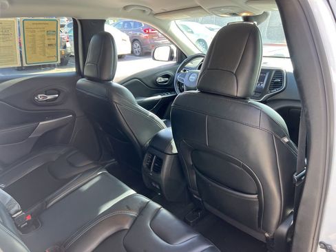 Used 2021 Jeep Cherokee Latitude Plus AWD/4WD image 24
