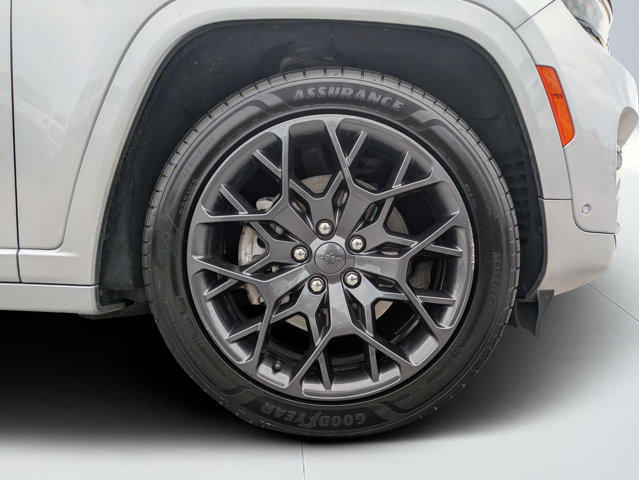 Certified 2025 Jeep Grand Cherokee Summit w/ Obsidian Package AWD/4WD image 10