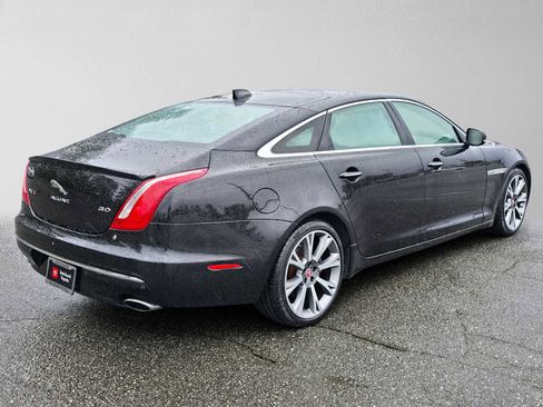 Used 2019 Jaguar XJ L Portfolio RWD image 7