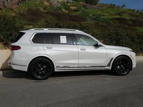 Used 2024 BMW X7 xDrive40i w/ Premium Package image 4