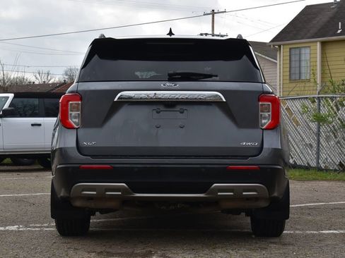 Used 2021 Ford Explorer XLT w/ Equipment Group 202A image 6