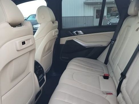 Used 2022 BMW X5 xDrive40i w/ M Sport Package image 16