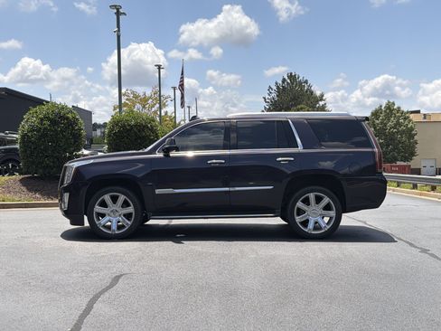 Used 2018 Cadillac Escalade Luxury AWD/4WD image 12