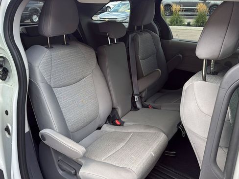 Used 2021 Toyota Sienna LE FWD image 12