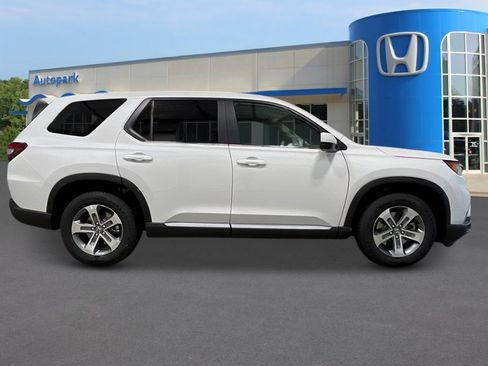 New 2025 Honda Pilot EX-L image 8
