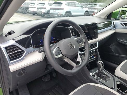 New 2025 Volkswagen Taos SE image 20