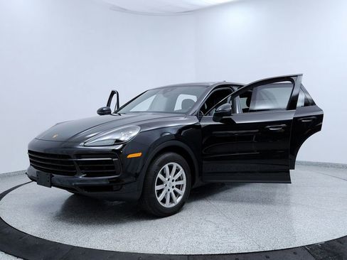 Used 2021 Porsche Cayenne w/ Driver Memory Package image 9