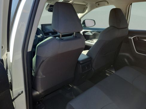 Used 2022 Toyota RAV4 XLE image 15