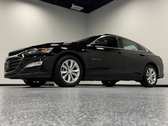 Used 2025 Chevrolet Malibu LT FWD image 4