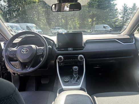 Used 2023 Toyota RAV4 LE AWD/4WD image 13