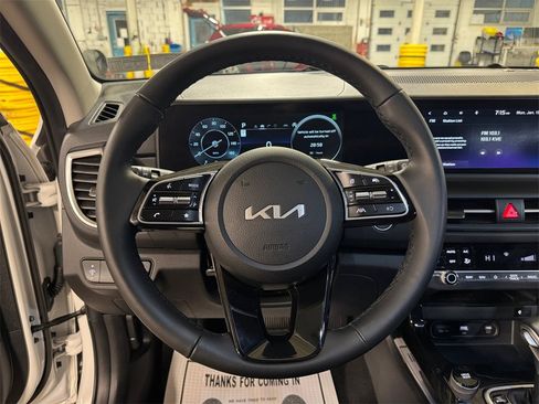 Used 2024 Kia Seltos EX image 15