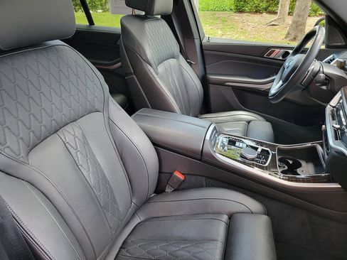 Used 2025 BMW X5 xDrive50e AWD/4WD image 10