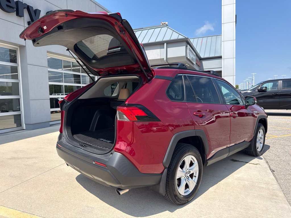 Used 2019 Toyota RAV4 LE w/ Carpet Mat Package AWD/4WD image 15