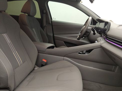 Used 2024 Hyundai Elantra SEL w/ Convenience Package image 21