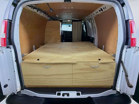 Used 2017 Chevrolet Express 2500 RWD image 20